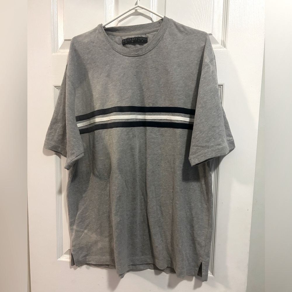 90s / Y2K men’s gray T-shirt with a fun line design in the chest